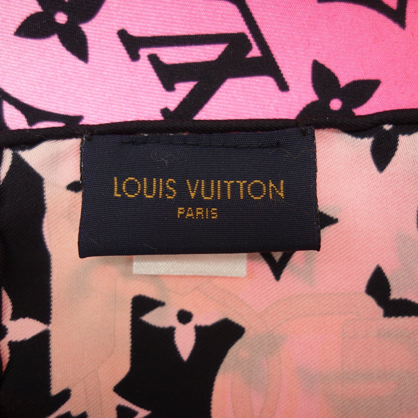 状况非常好 ◆Louis Vuitton Carre Rising Confidential Monogram 丝巾 M76145 多色 Louis Vuitton [AFI19] 